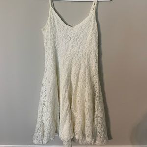 Short lace dress perfect for graduation